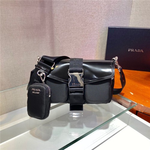 Prada 프라다 래더 브러시드 메신저백 1BD295