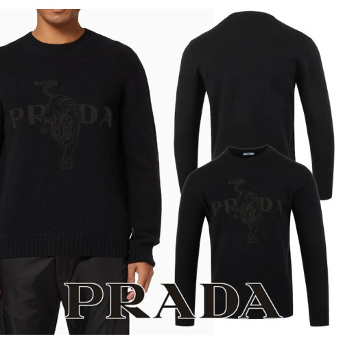 PRADA 프라다. 23FW 타이거 로고 램스울 니트