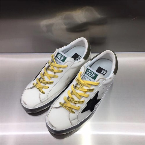 Golden Goose 골든구스 남여공용 스니커즈 G530194